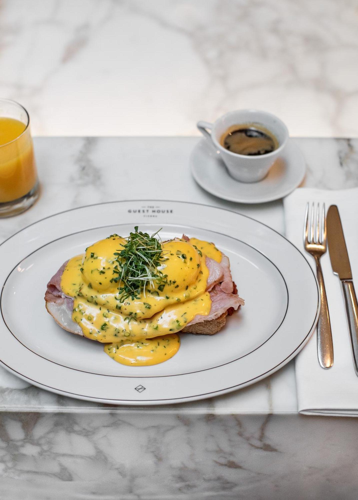 The Guesthouse Wina Bagian luar foto Eggs Royale
