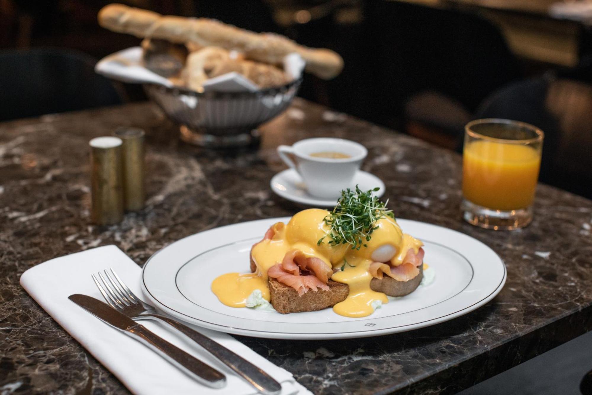 The Guesthouse Wina Bagian luar foto Eggs Benedict